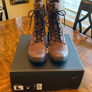 Sorel Phoenix boot. Cattail.